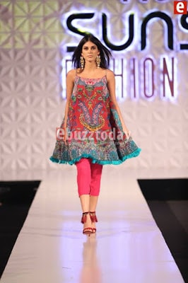 So-kamal-collection-2017-at-pfdc-sunsilk-fashion-week-3