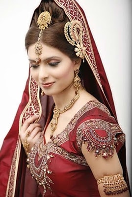 Stylish-indian-bridal-hairstyles-that-looks-perfect-for-wedding-12