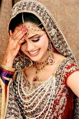 Stylish-indian-bridal-hairstyles-that-looks-perfect-for-wedding-7