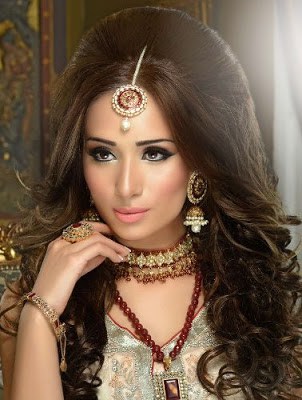 Stylish-indian-bridal-hairstyles-that-perfect-for-wedding-1