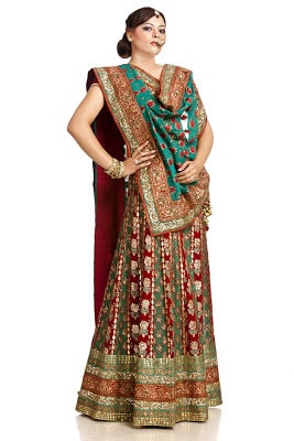 Indian-bridal-lehenga-choli-2017-embroidered-designs-for-brides-6