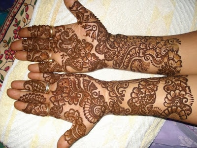 Latest-&-stunning-punjabi-mehendi-designs-2017-for-girls-17