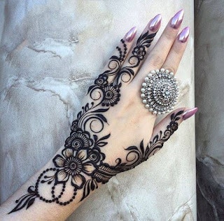 New-style-eid-mehndi-designs-for-full-hands-that-you-must-try-6