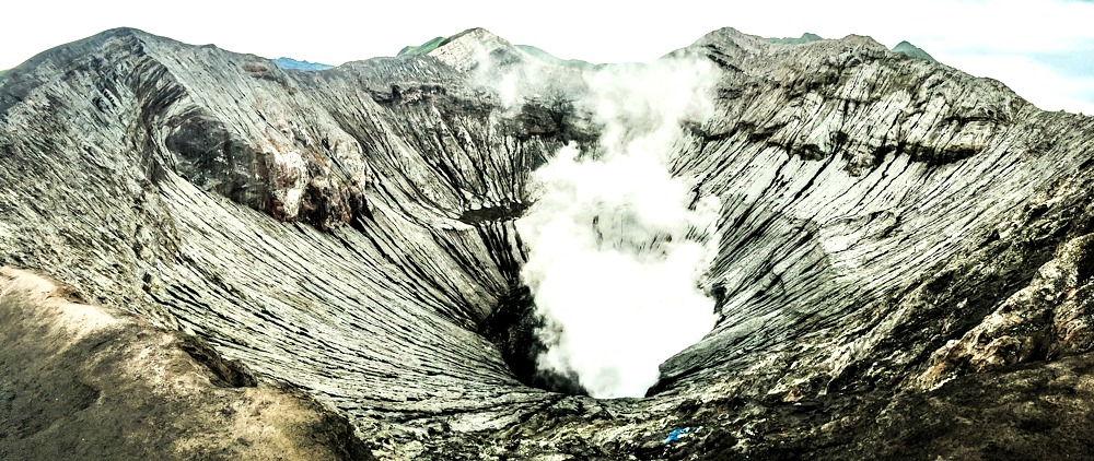 what-to-wear-on-a-volcano-hike-in-indonesia