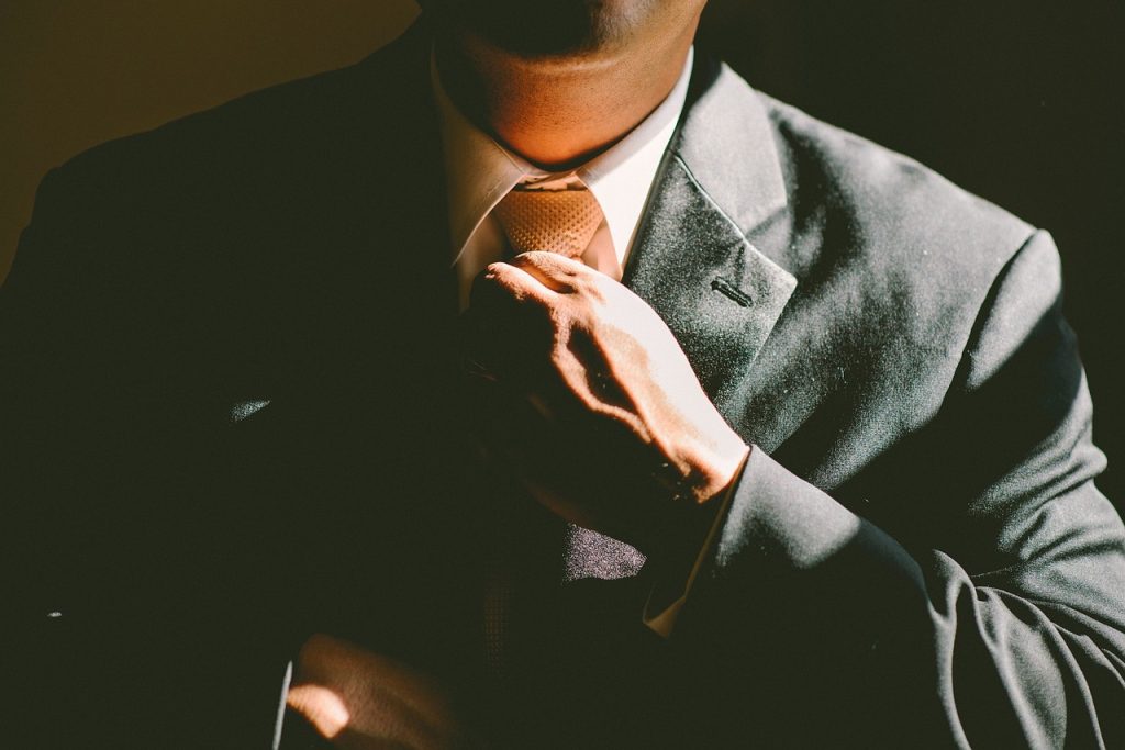 tying a tie